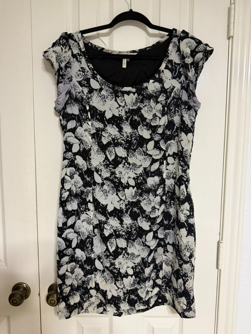 BCBG Size 10 Black and White Floral Dress